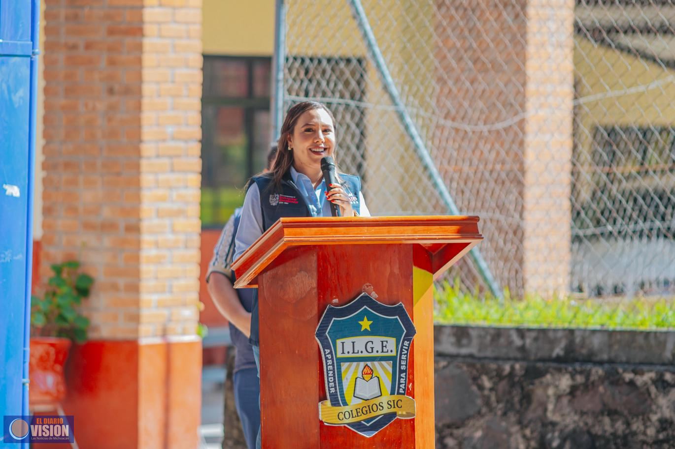 Dayana Pérez entrega 20 toneladas de cemento al Instituto Luis Guerrero Esparza