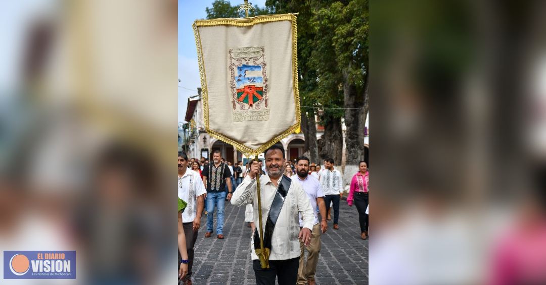 Julio Arreola Encabeza la Pega de Bando Solemne por el 491 Aniversario de Pátzcuaro
