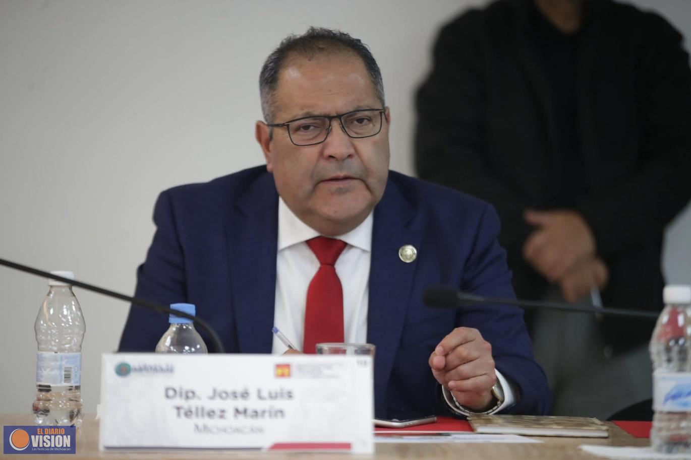 En la Cámara, guardan minuto de silencio por migrante michoacano acribillado en Chicago 