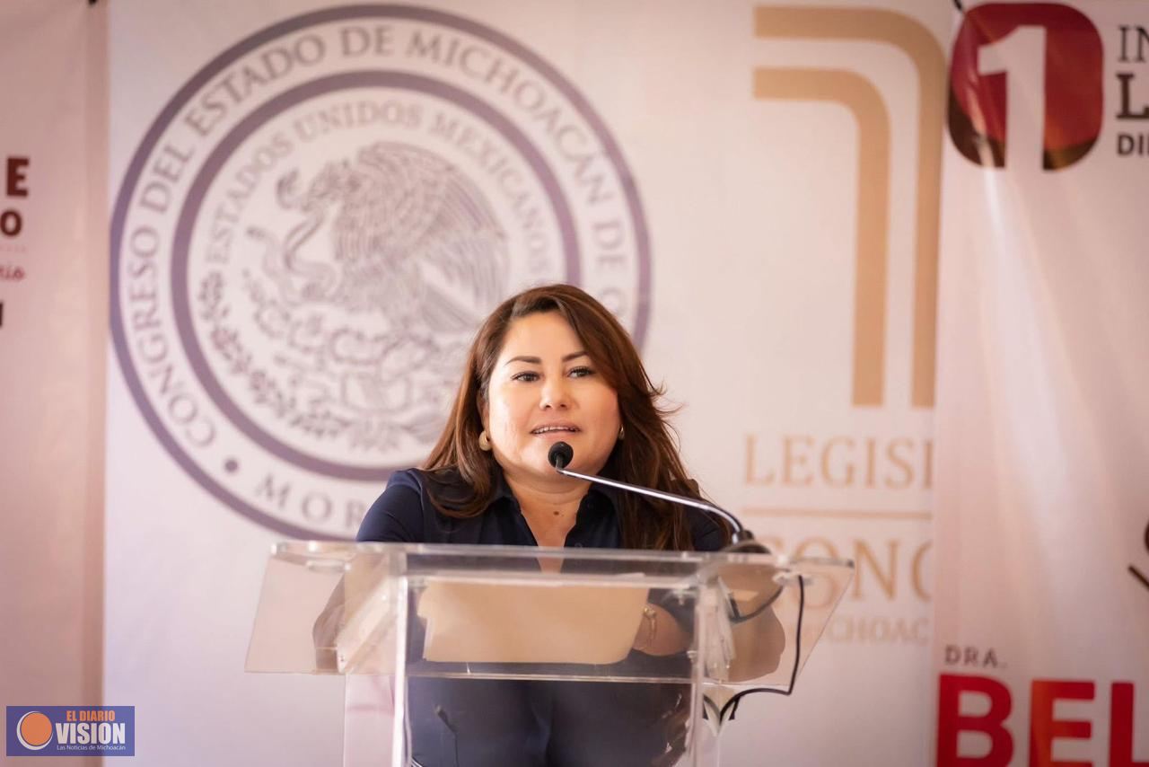 Jaqueline Avilés, al presentar su Primer Informe, resalta iniciativas a favor de migrantes