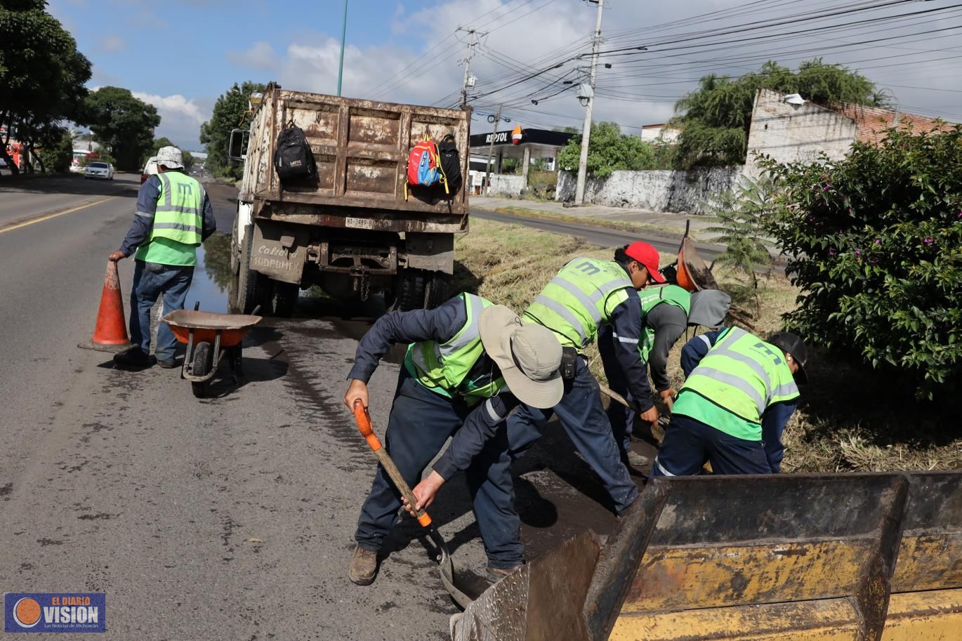 Gobierno de Morelia retira escombro en salida a Quiroga