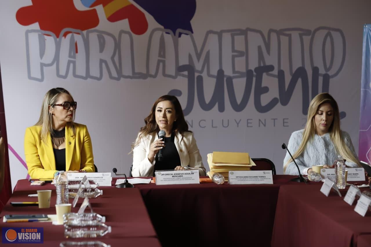Entregan expedientes a jurado calificador para la integración del Parlamento Juvenil 2025