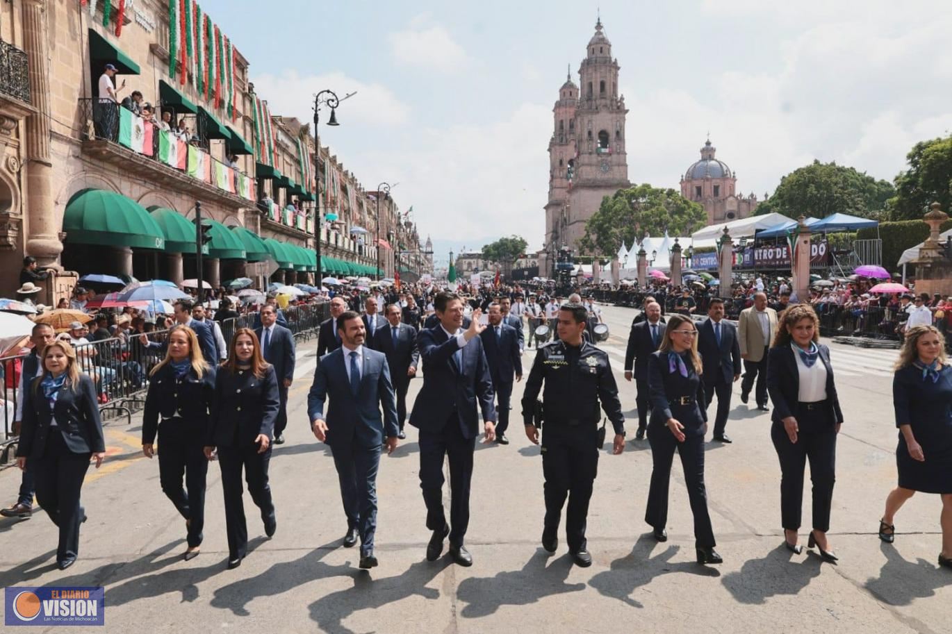 Espectacular desfile en honor a Morelos, corona el programa patrio en Morelia