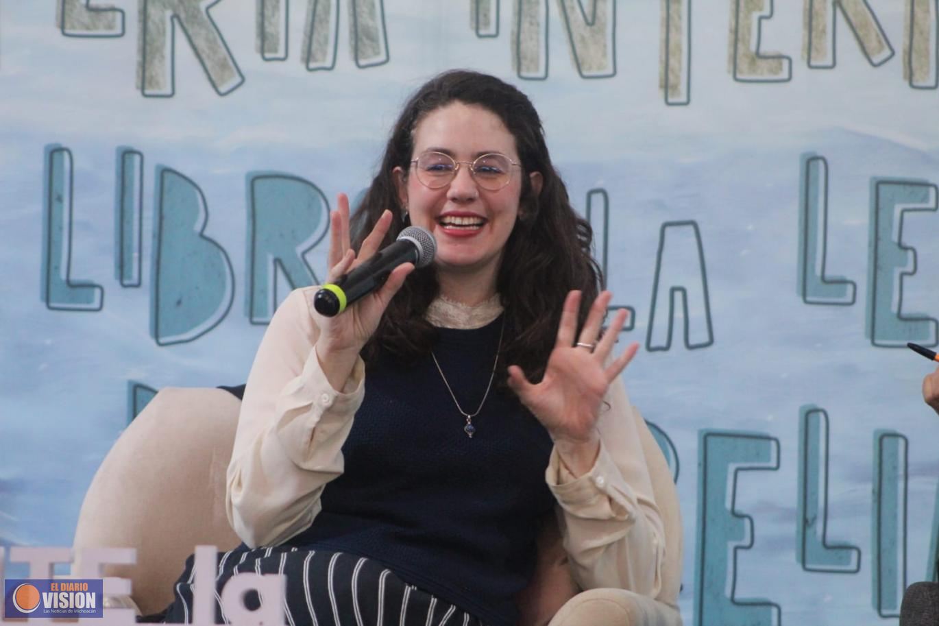 Andrea Chapela se presenta con gran audiencia en la FILLM