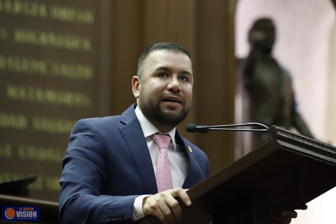 Reyes Galindo presenta reforma para proteger la salud mental del magisterio michoacano