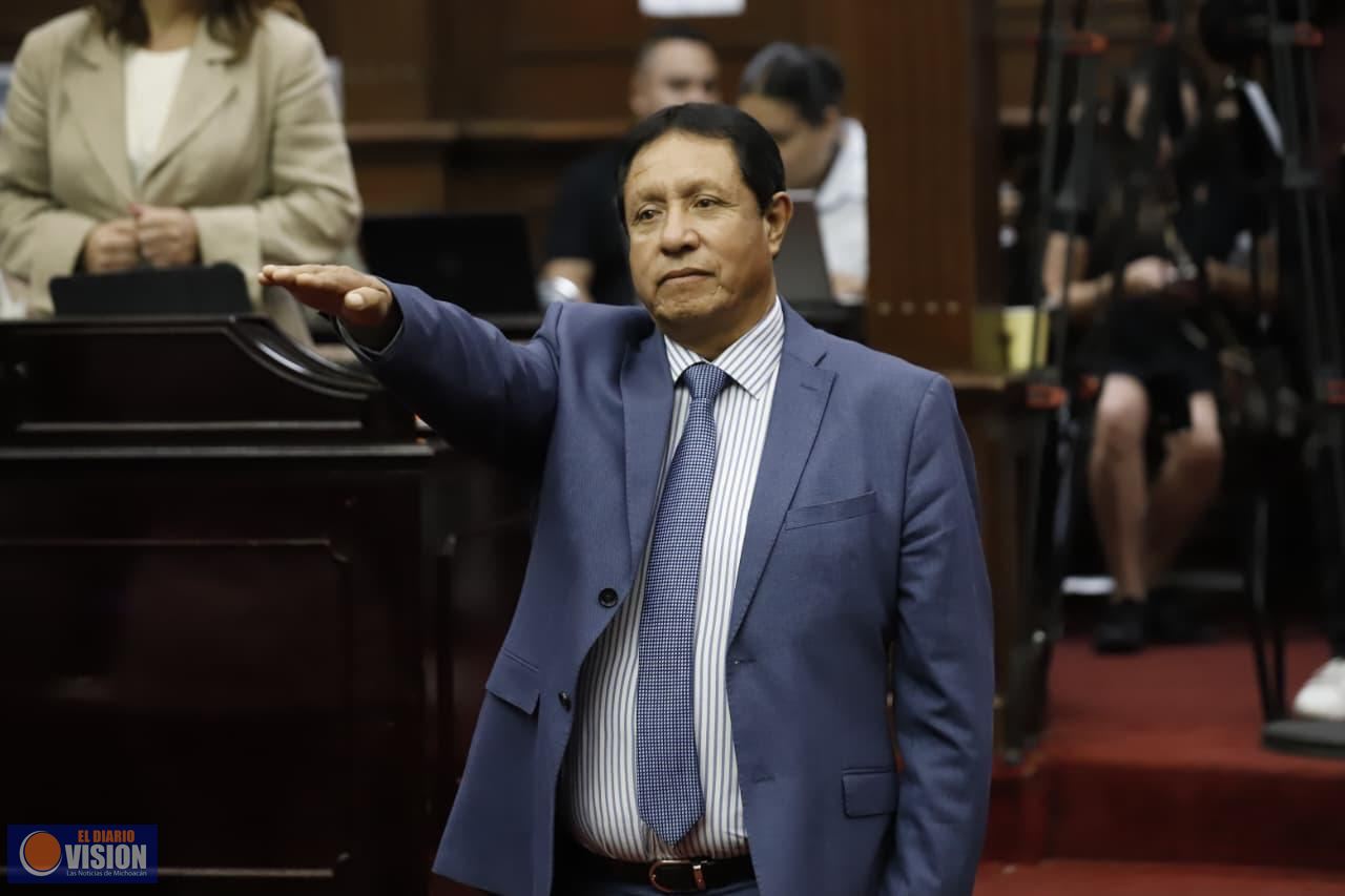 Designa 76 Legislatura a Daniel Rangel Piñón como director del IIEL