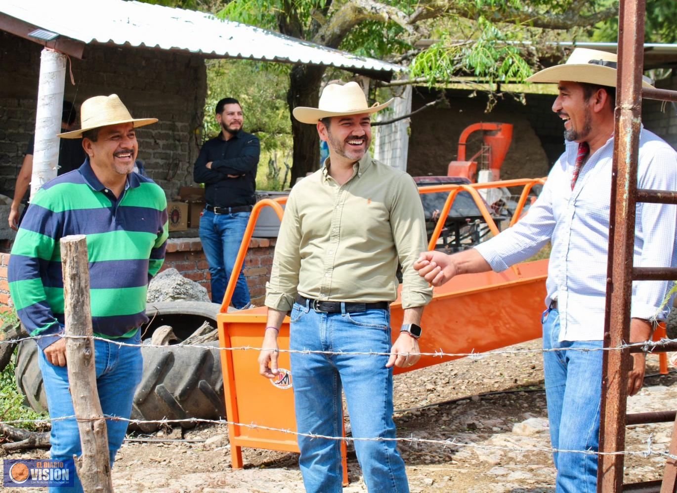 Ante ejidatarios de Chiquimitío, Yankel Benítez destaca valor gastronómico y cultural del maíz