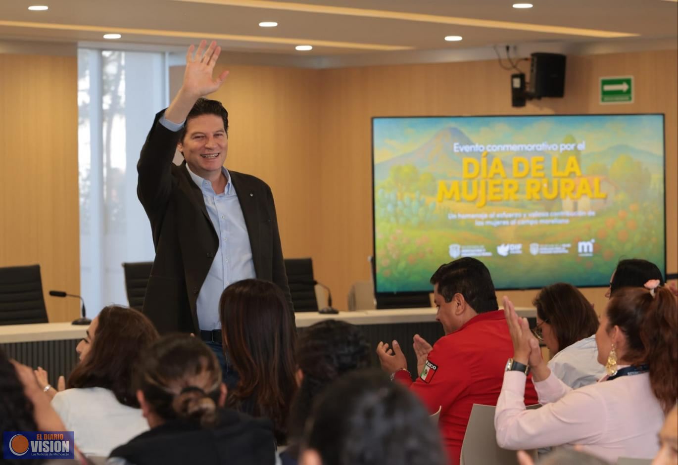 Reconoce Alfonso Martínez a mujeres rurales