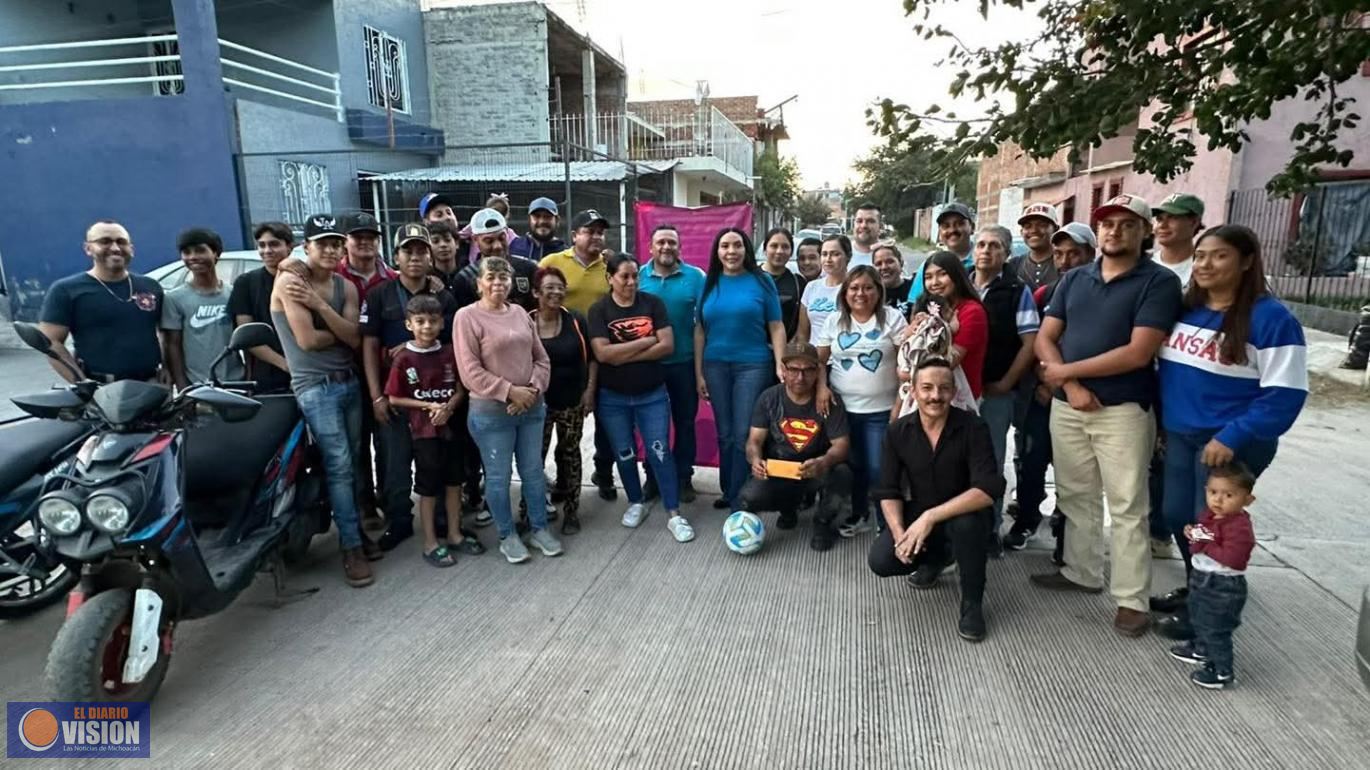 Adriana Campos escucha a deportistas en Jacona