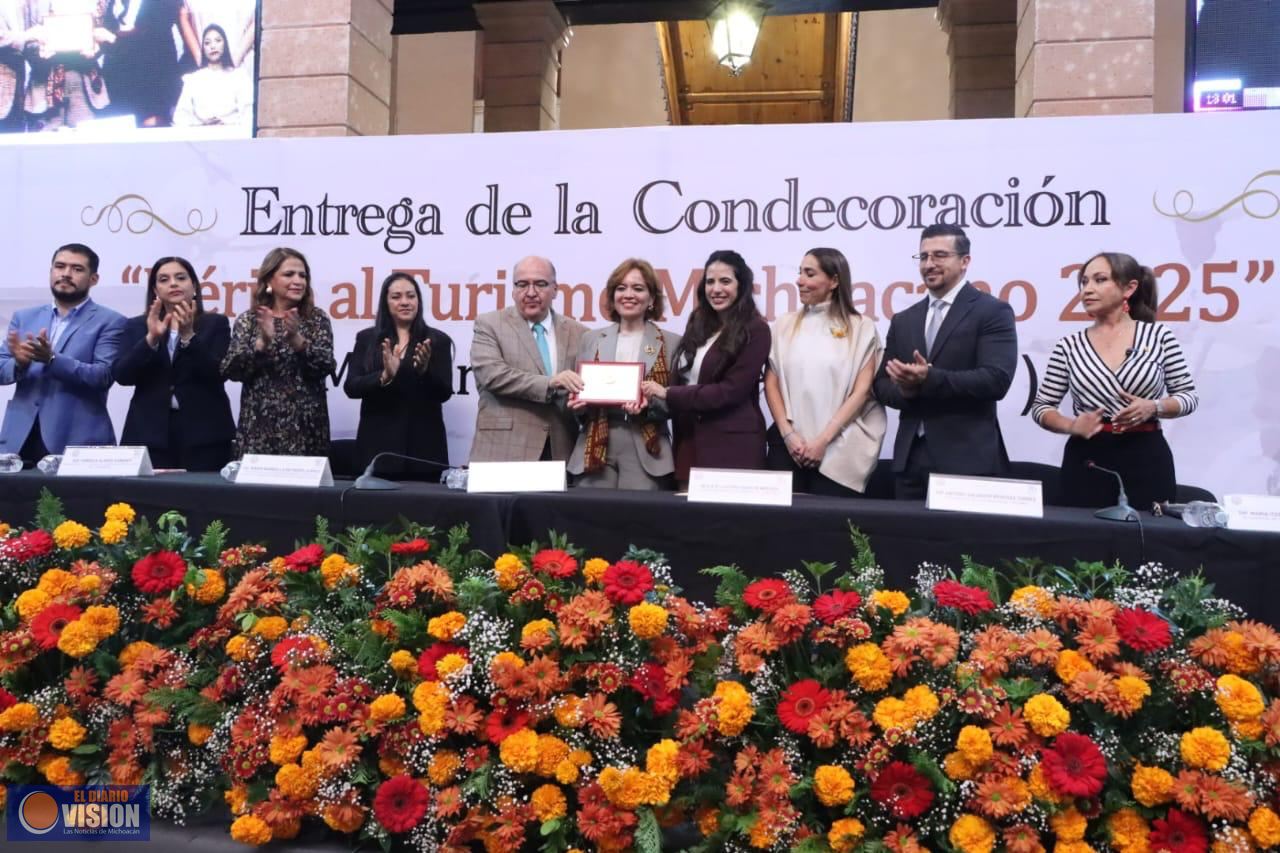Entrega Congreso Condecoración “Mérito al Turismo Michoacano 2025” a Margarita Arriaga Pierres 