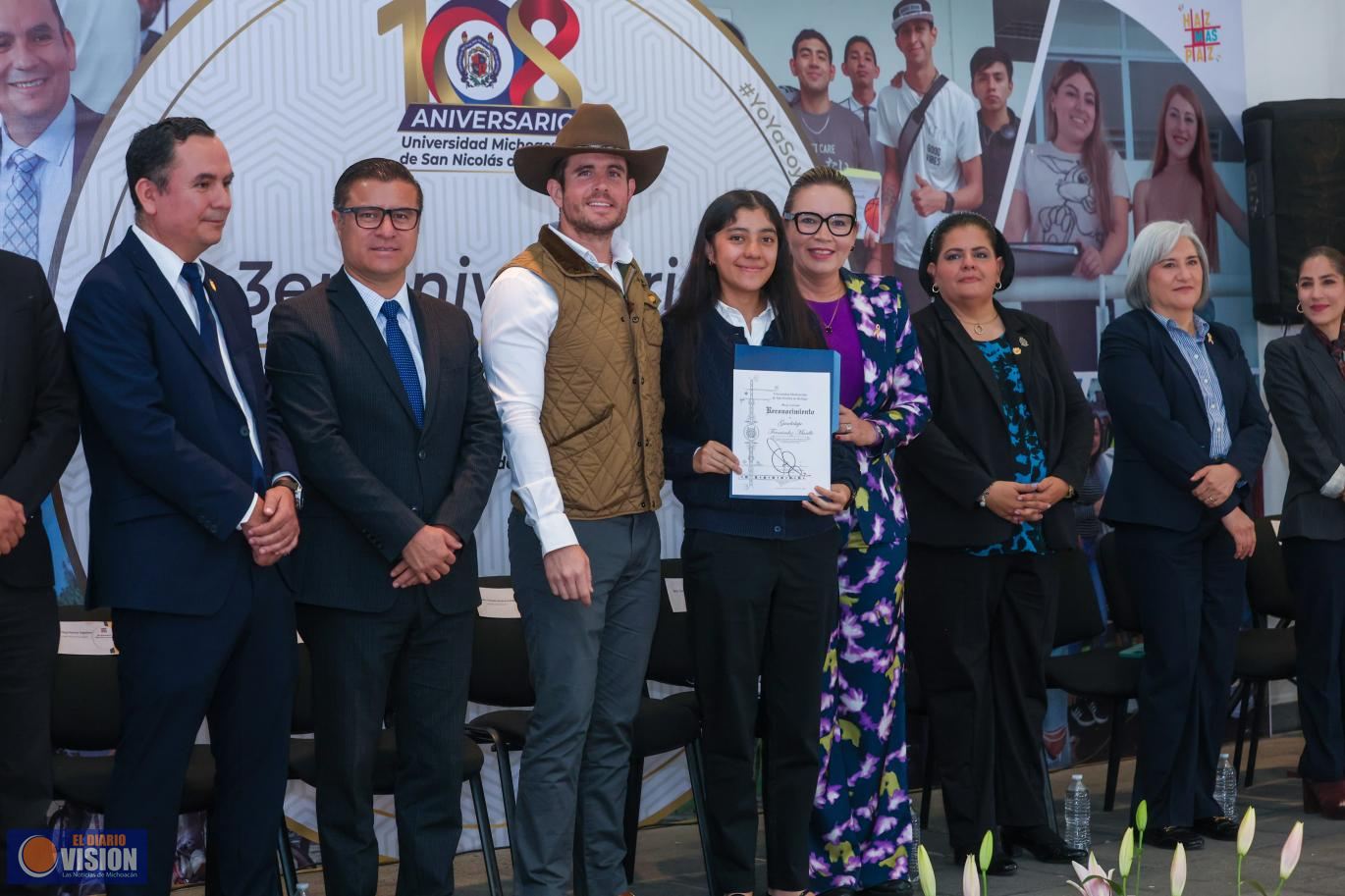 A sumar a más jóvenes en la construcción de una ciudadanía en paz, convoca Yarabí Ávila en Uruapan 