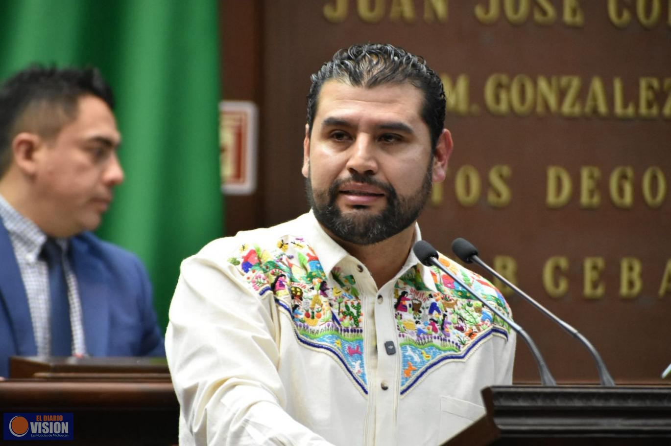 Octavio Ocampo propone blindar legalmente a maestras y maestros