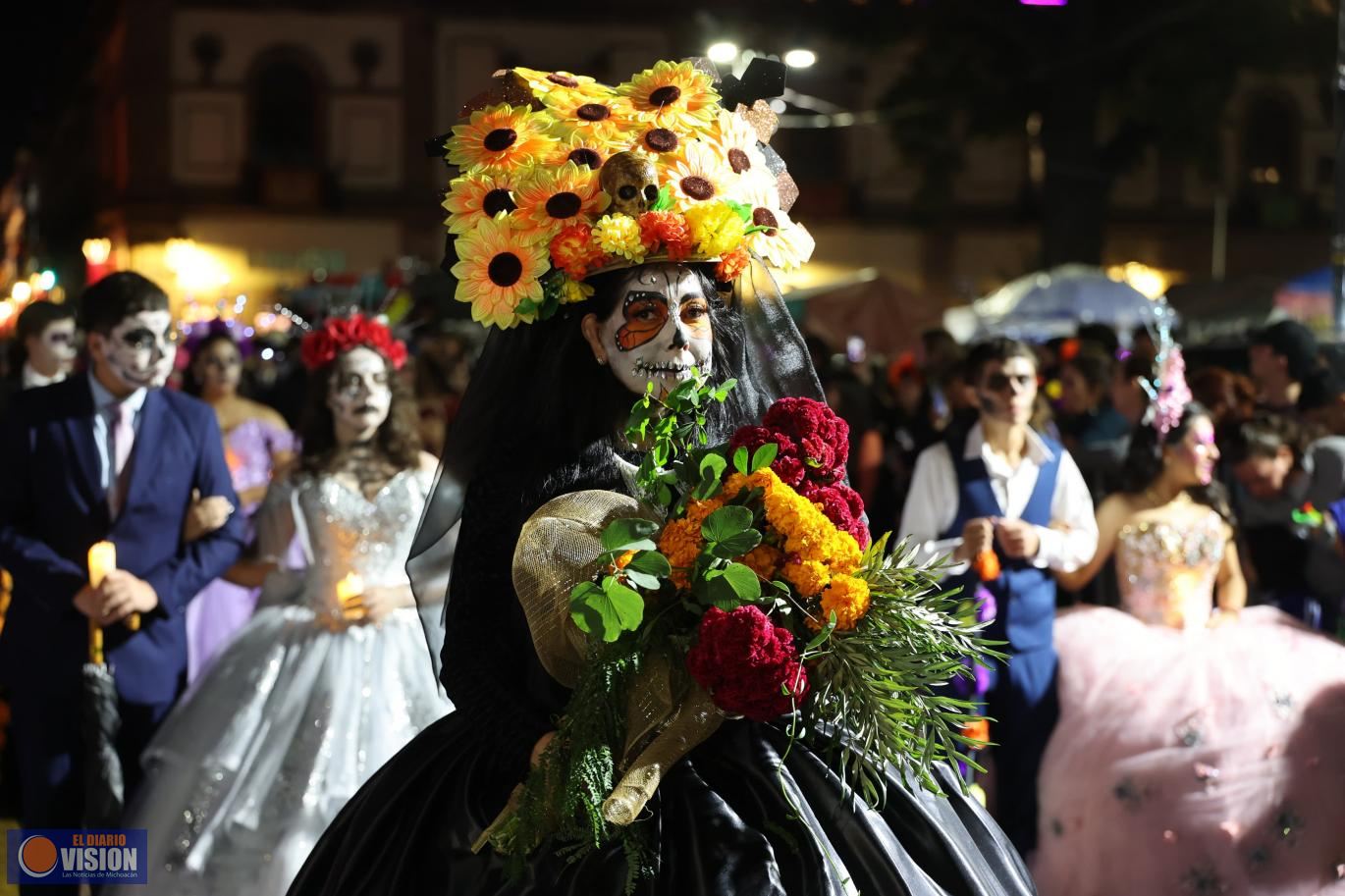 Tradición, color y miles de personas, en Desfile de Catrinas y Catrines 2025