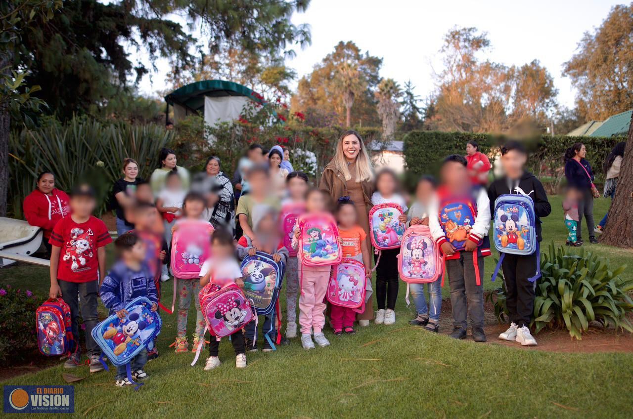 Dayana Pérez Mendoza impulsa la educación en Salvador Escalante con entrega de mochilas en Jujucato