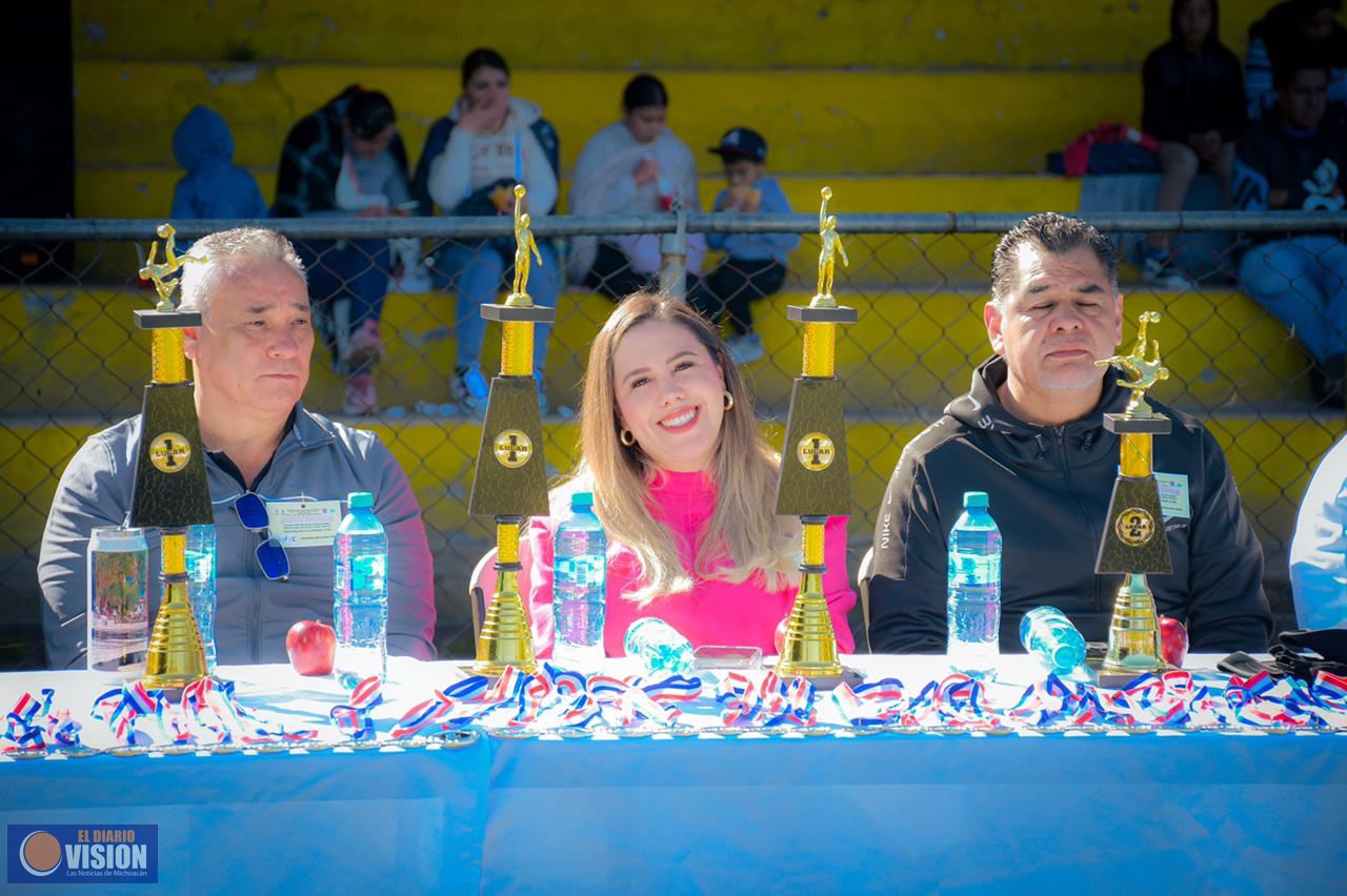 Dayana Pérez Mendoza inaugura los Juegos Deportivos Escolares en Salvador Escalante