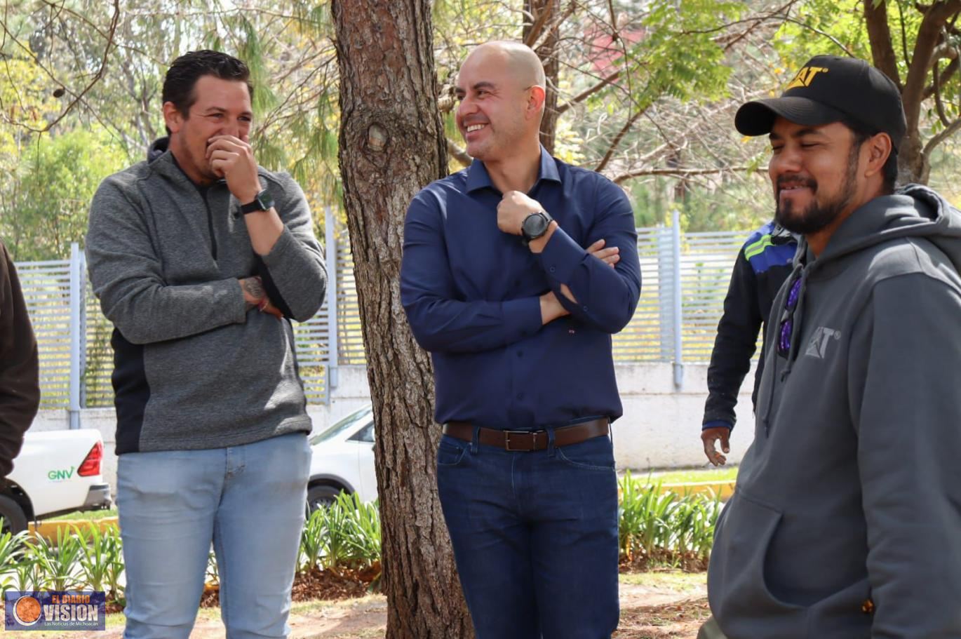 Supervisa Adolfo Torres, trabajos de reparación de fuga en Santa María 