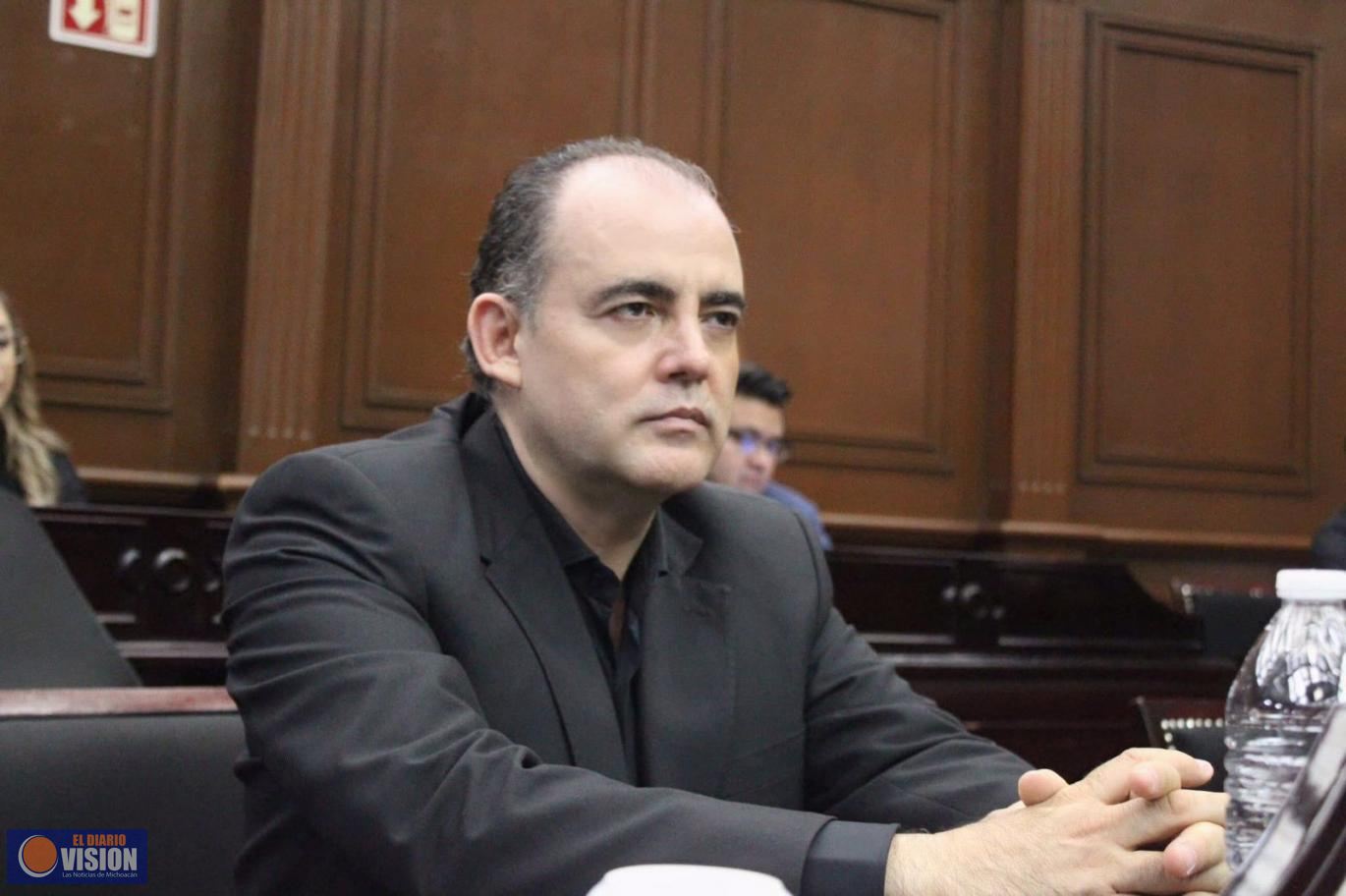 Baltazar Gaona, celebra cumplimiento total en la entrega de informes trimestrales. 