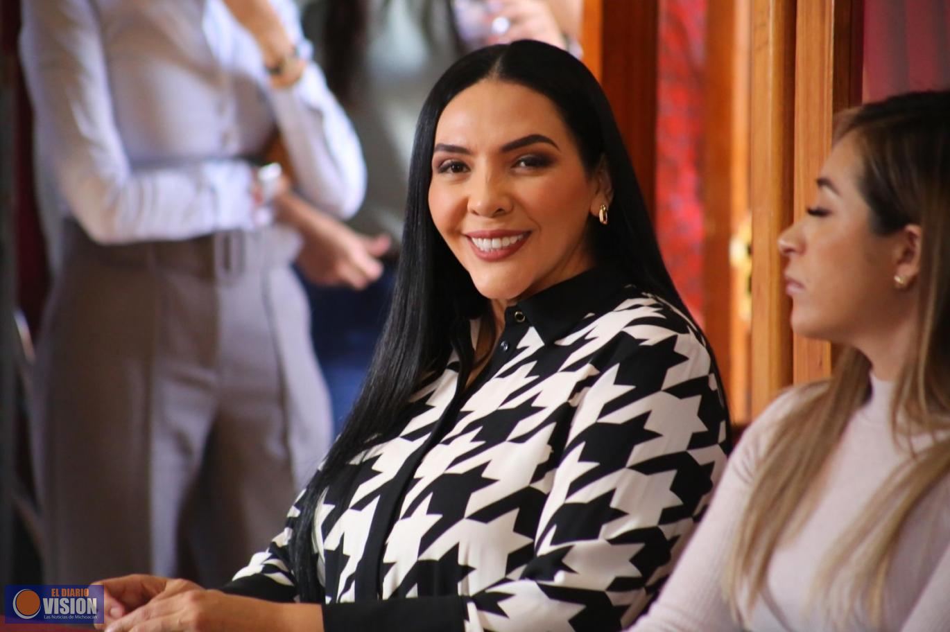 Adriana Campos destaca la importancia de comprender la realidad de los hogares michoacanos