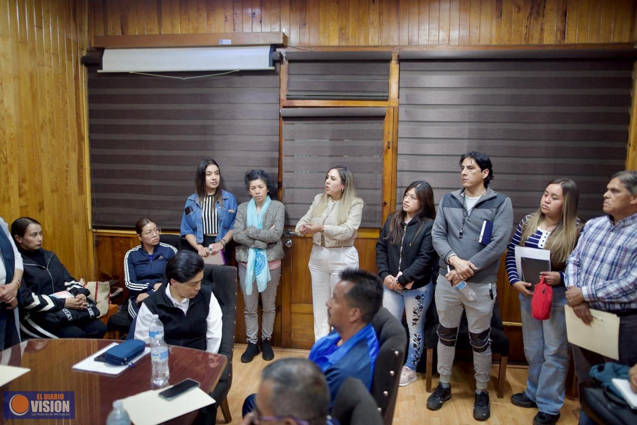 Presidenta Dayana Pérez Mendoza encabeza reunión con el sector educativo