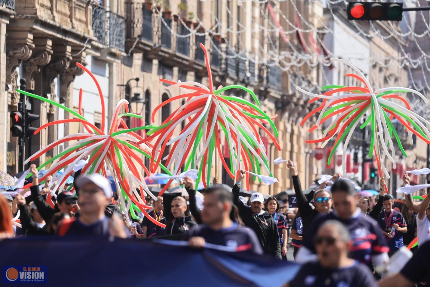 Familias disfrutan en orden y paz el Desfile del 20 de Noviembre en Morelia