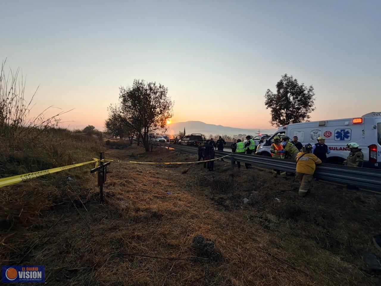 Atiende CRUM volcadura de autobús en la carretera Morelia-Pátzcuaro
