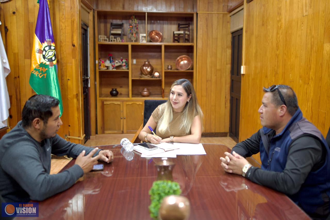 Dayana Pérez Mendoza se reúne con encargados del orden de Agua Verde para reforzar acciones 