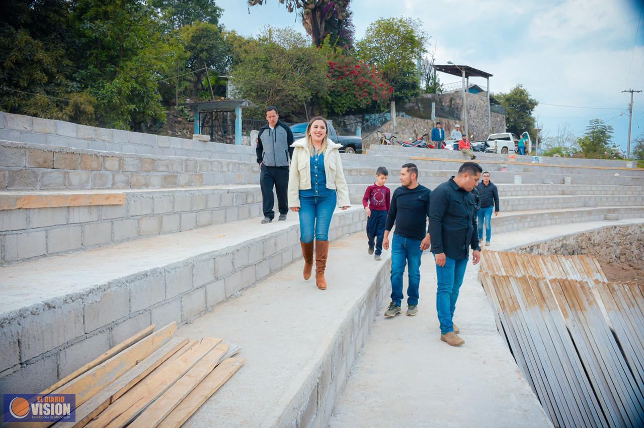 Dayana Pérez constata avances comunitarios en Agua Verde
