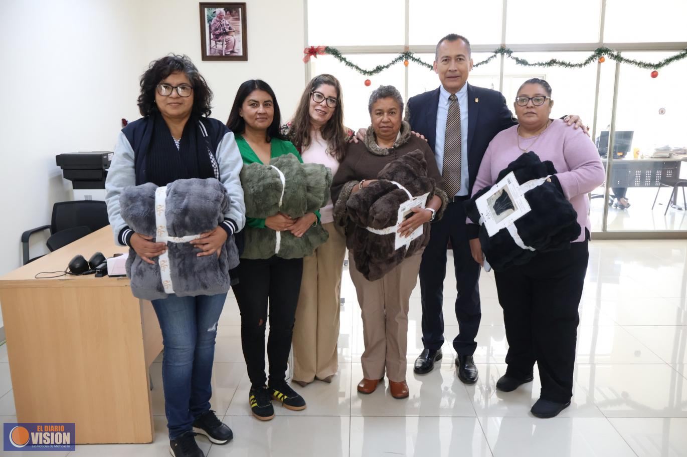 ¡Abriguemos corazones!, UMSNH invita a participar en la campaña de donación de cobijas