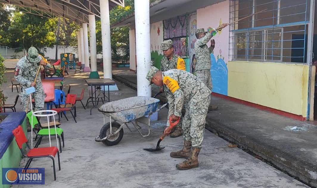 Jornada de labor social en escuelas y  DIF de Coahuayana
