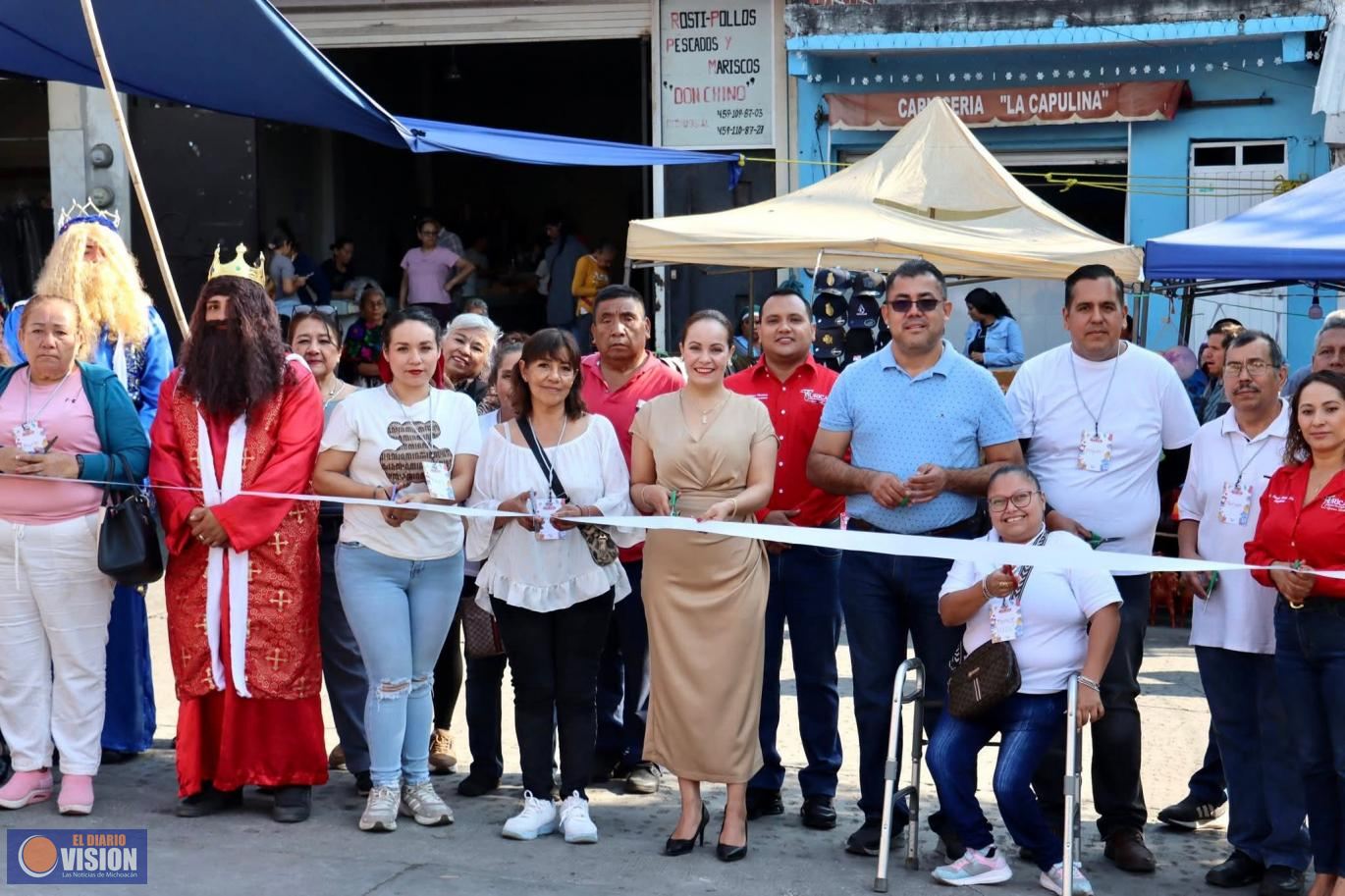 Graciela Hernández Arreola encabezó la inauguración de la Primera Feria del juguete Puruarán 2026