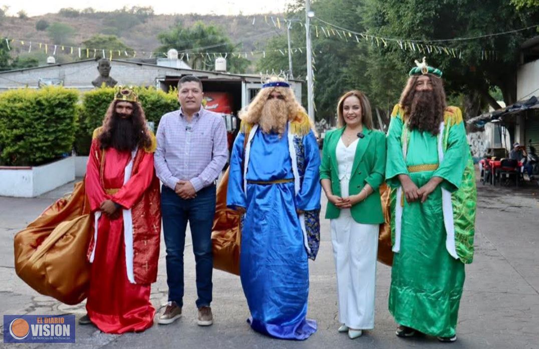 Los Reyes Magos llegaron a Turicato acompañados de la alcaldesa Graciela Hernández Arreola 