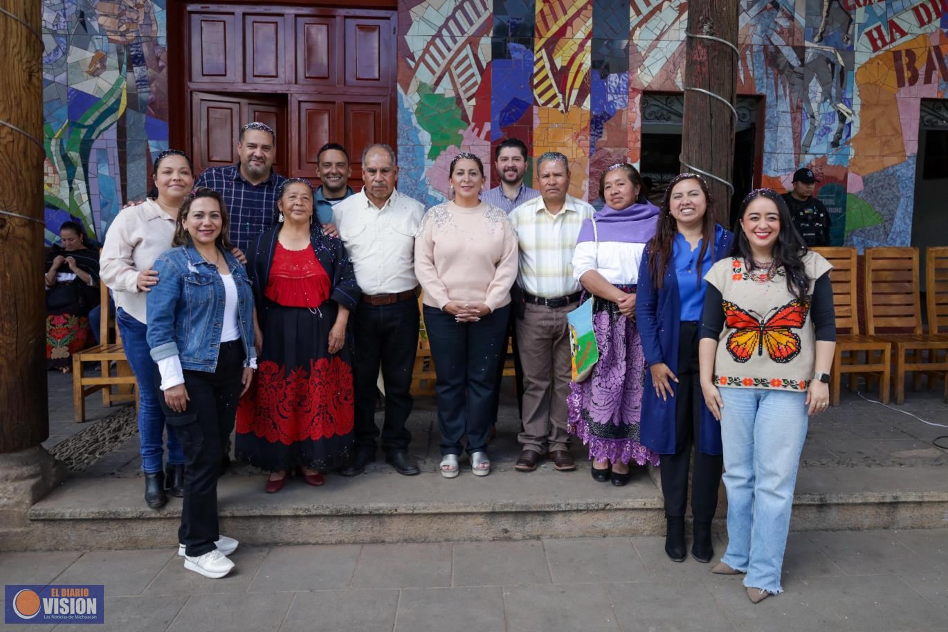 Alma Mireya González Sánchez toma protesta a nuevos Jefes de Tenencia de Santa Fe de la Laguna