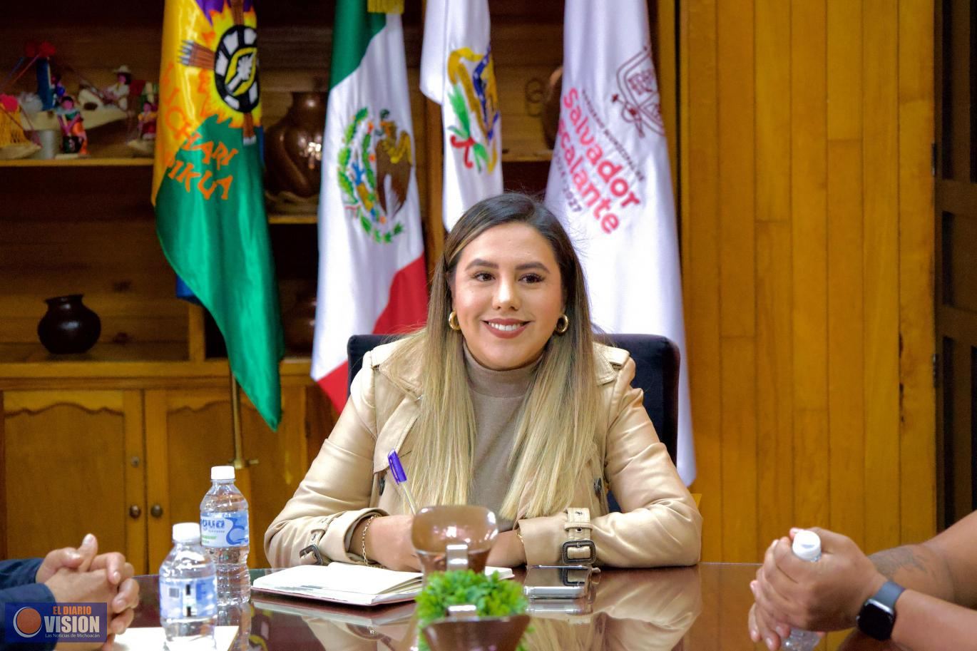 Dayana Pérez Mendoza fortalece el diálogo con autoridades de Zirahuén