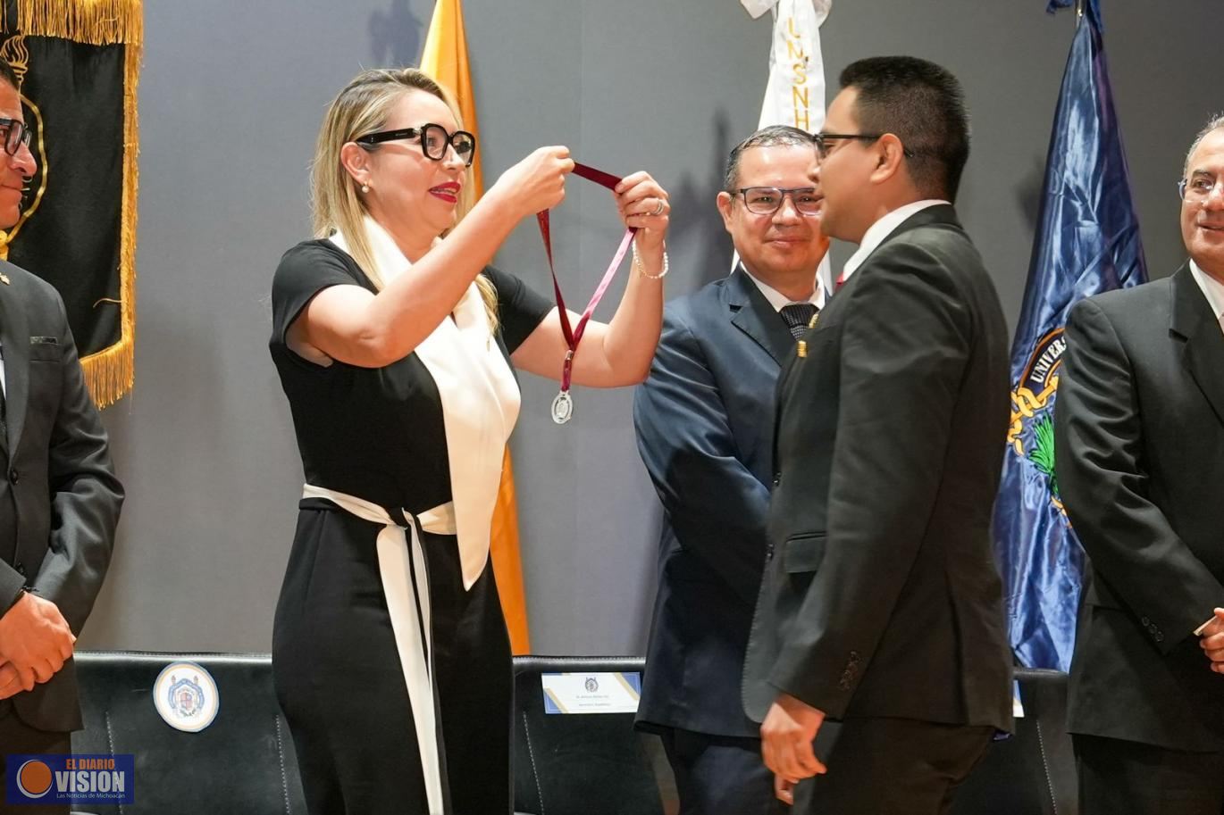 Yarabí Ávila entrega la Medalla “Dr. Ignacio Chávez Sánchez”; insta a generar conocimiento