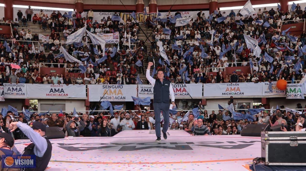 Poncho, levanta la voz y arenga a luchar por un Michoacán más libre y mejor