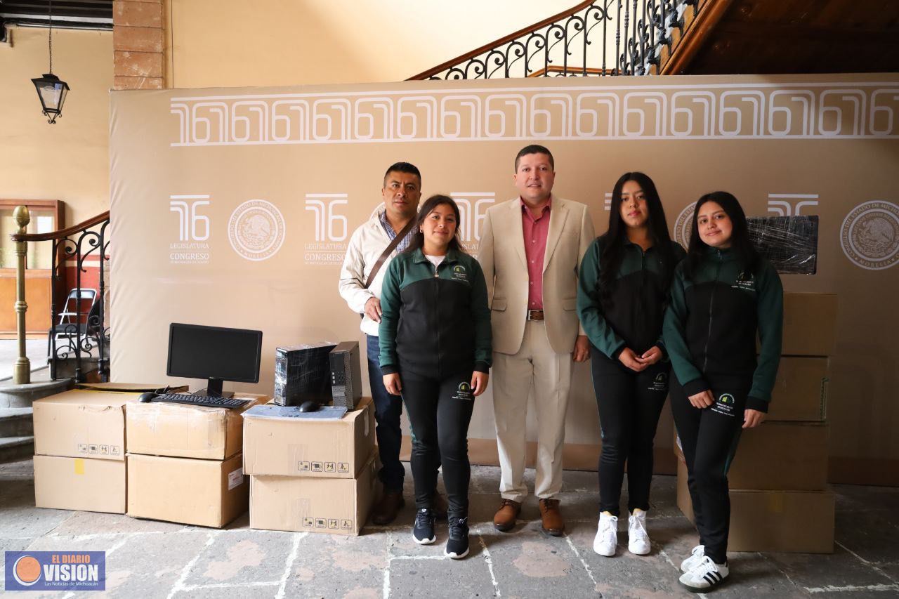 Con Equipamiento Fortalece Vicente Gómez a la Educación del Distrito XIX