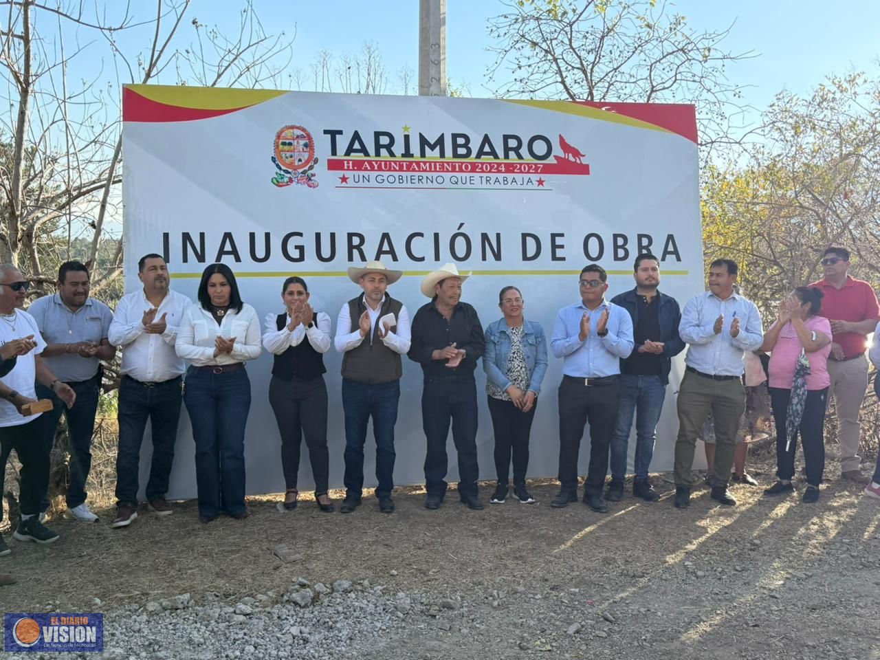 Eric Gaona entrega de red eléctrica y bomba de agua en la comunidad de El Puesto