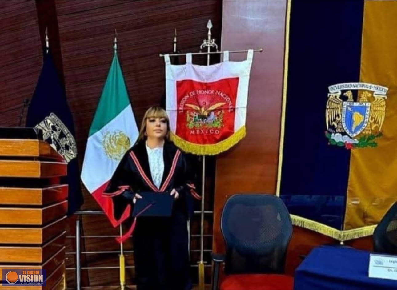 Lety Valenzuela, fue investida con la Toga de la Legión de Honor Nacional de México en la UNAM