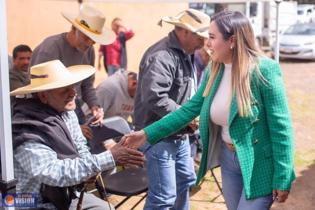 Dayana Pérez fortalece al campo en Salvador Escalante con entrega de apoyos