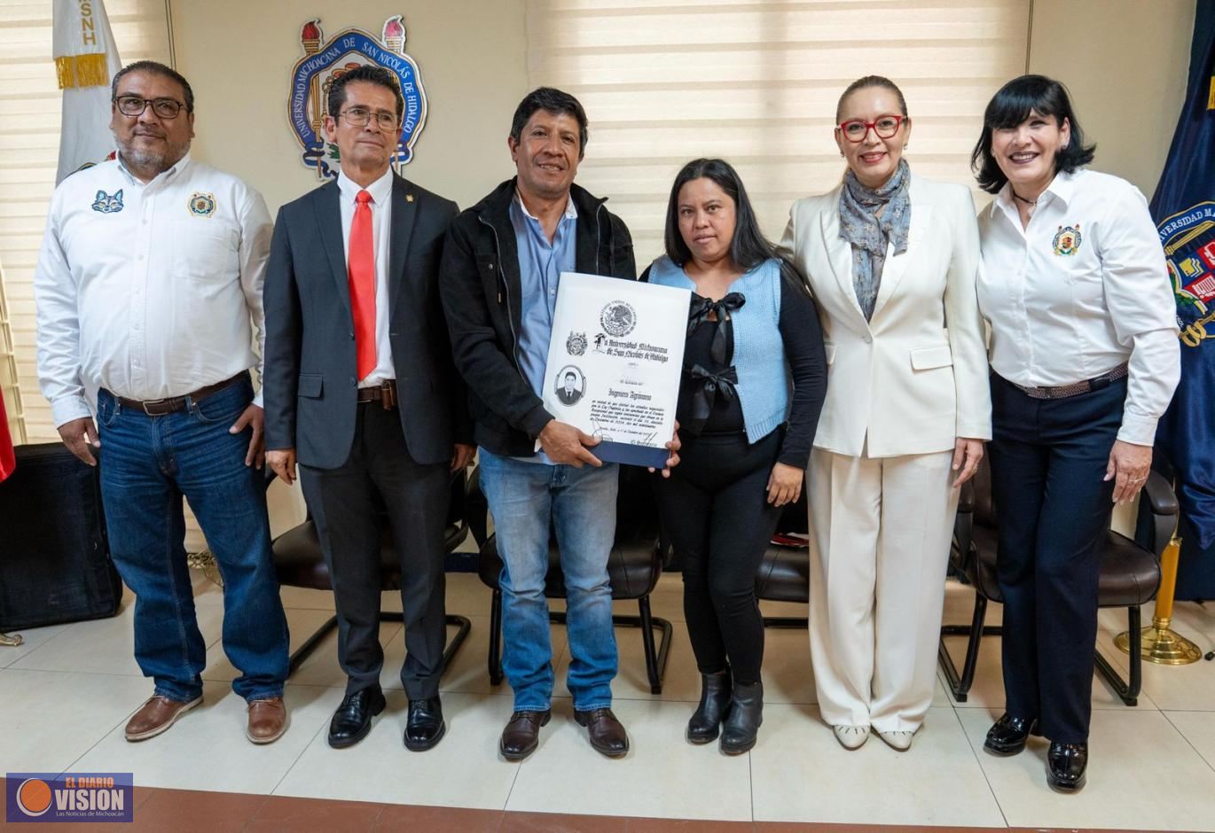 Toma de decisiones debe incidir de manera positiva en el entorno, señala Yarabí a recién titulados