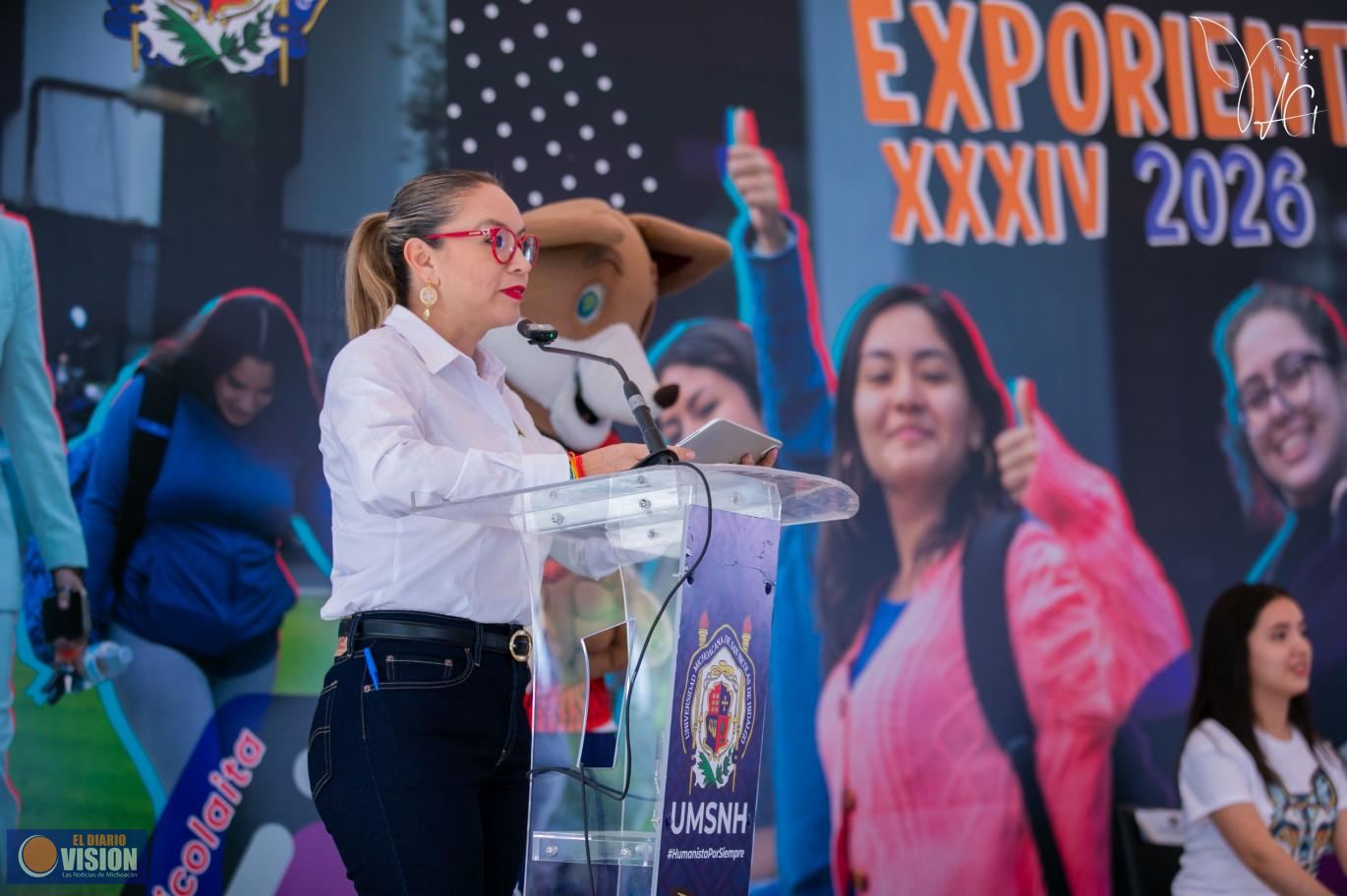 La rectora inauguró la 34° edición de ExpOrienta 2026, que comenzó con gran éxito. 