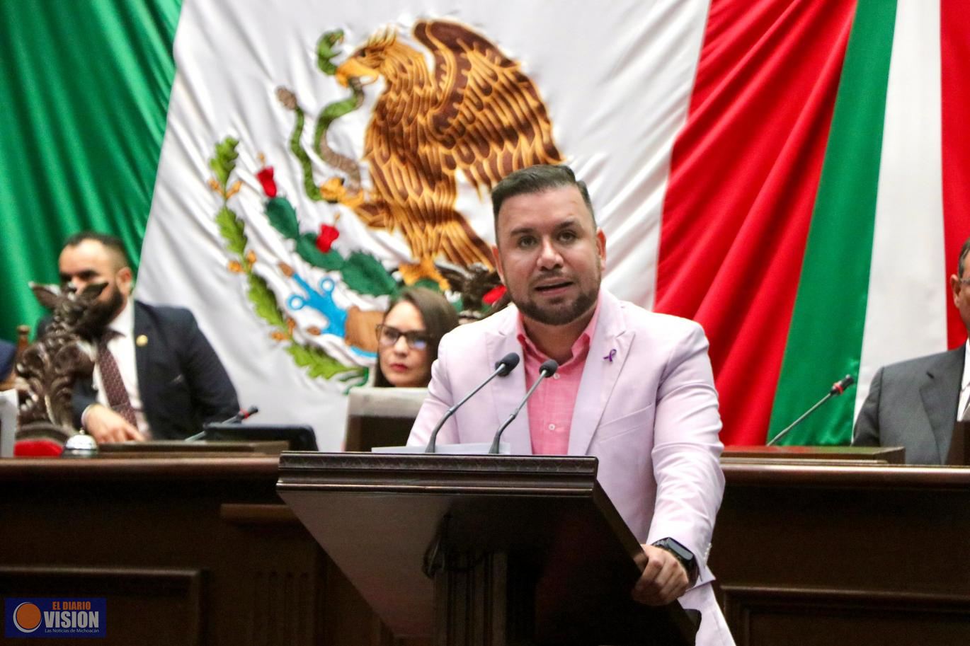 Plantea Reyes Galindo regular uso de celulares en escuelas primarias y secundarias de Michoacán