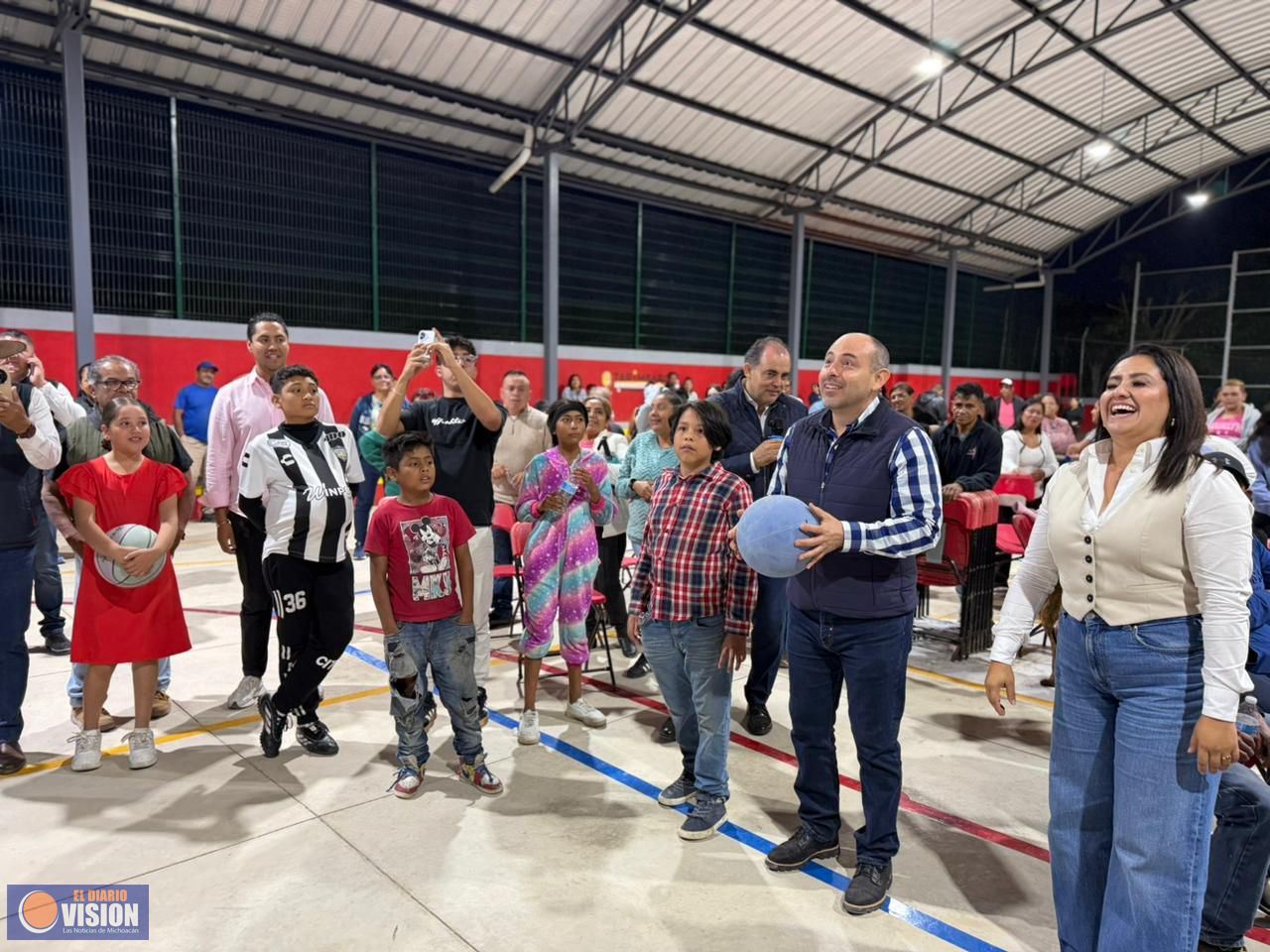 Eric Gaona entrega nueva unidad deportiva en Hacienda del Sol