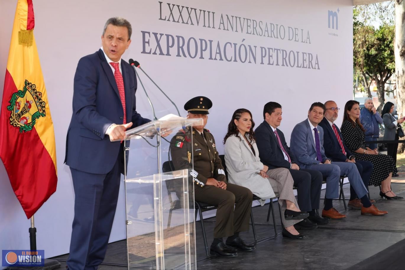 Encabeza Alfonso Martínez LXXXVIII Aniversario de la Expropiación Petrolera