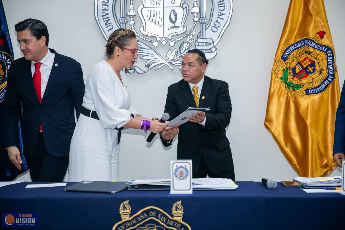José Herrera Camacho, nuevo Director del IIAF; Yarabí Ávila le toma protesta