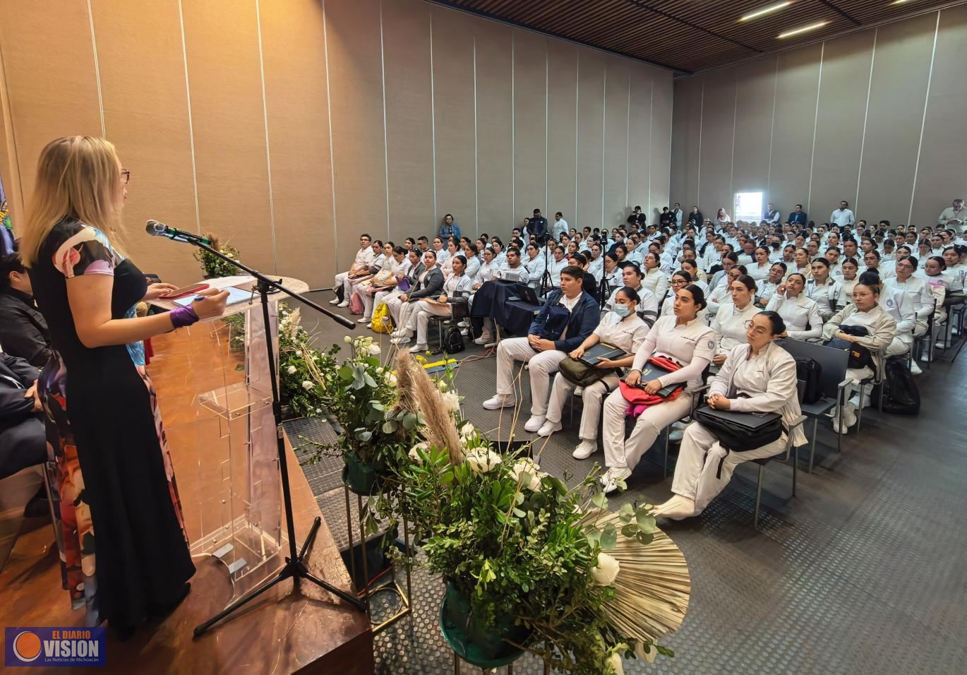 A  dejar un legado positivo, convoca Yarabí Ávila a egresados de enfermería 