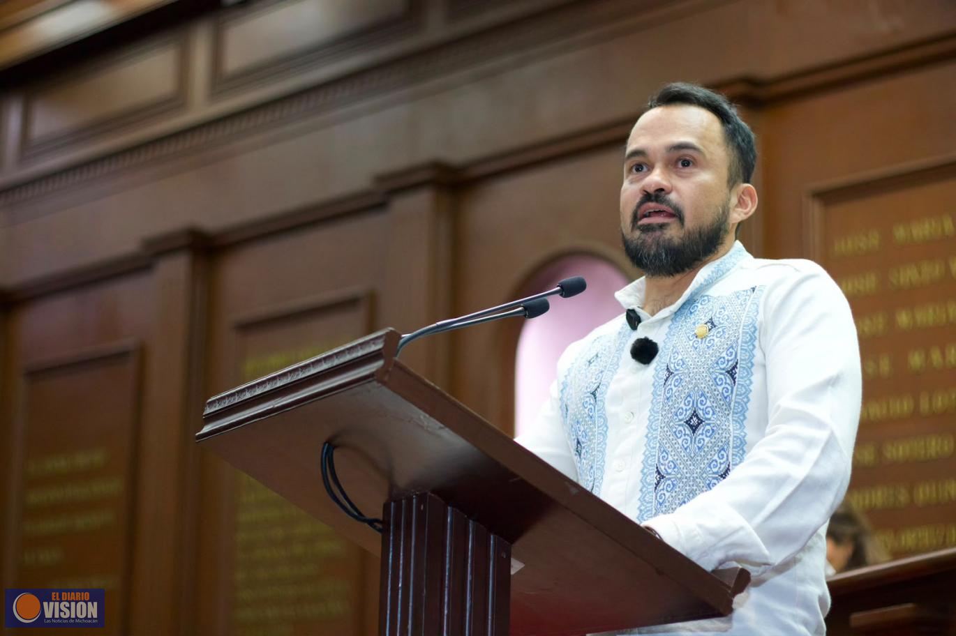 Presenta Hugo Rangel iniciativa para regular el transporte masivo y por cable en Michoacán