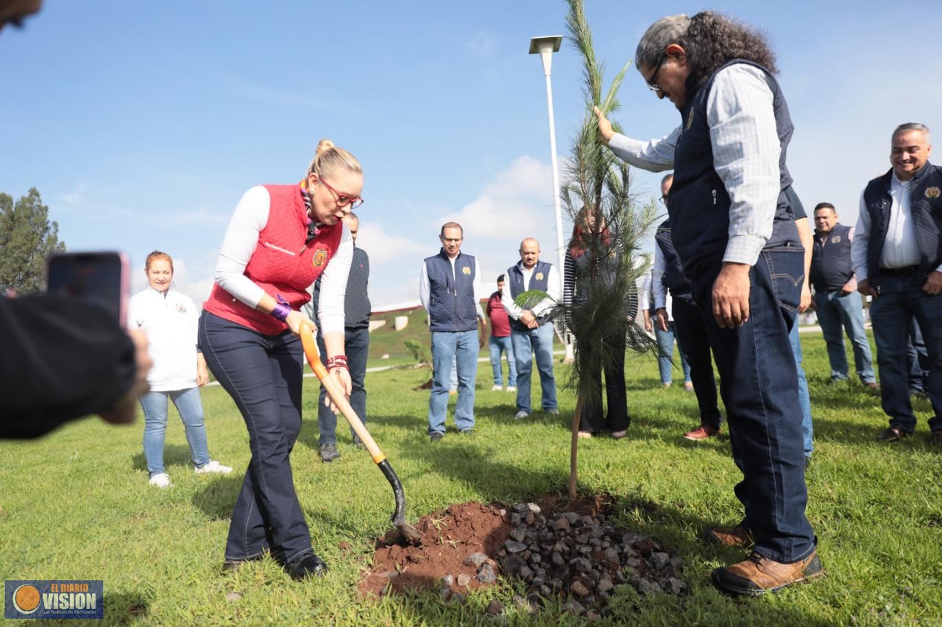 UMSNH, comprometida con el cuidado del medio ambiente; encabeza Rectora, cruzada de reforestación 