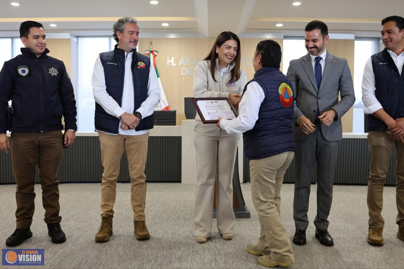 Morelia reconoce trayectoria y vocación de servicio de elementos de Protección Civil y Bomberos