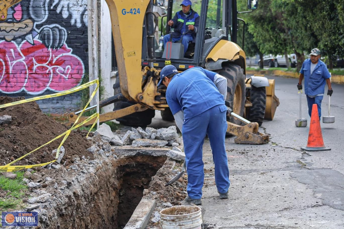 Ooapas atiende puntos críticos de drenaje para mantener en funcionamiento la red sanitaria